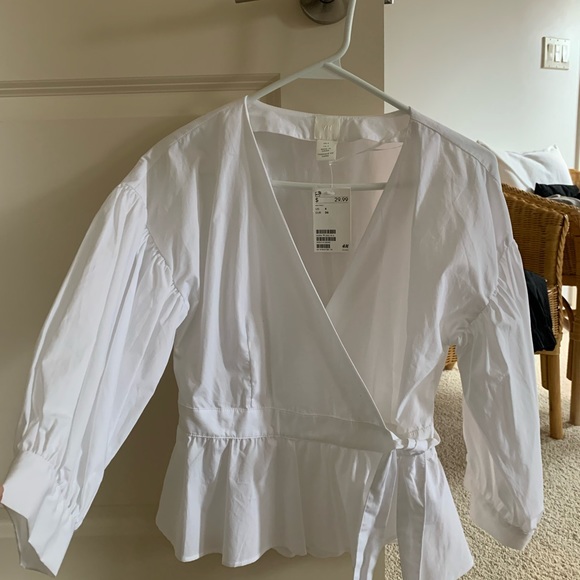 H&M white blouse , new, never worn , price on tag is in US$ - Picture 3 of 3